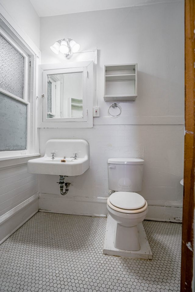 990 Grand Avenue Image 25