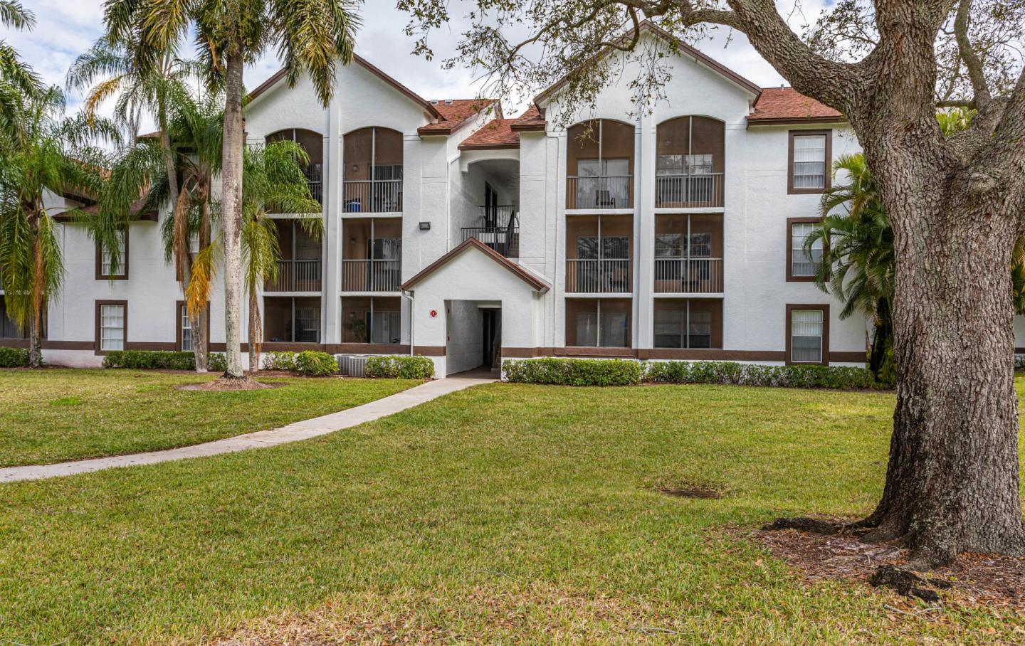 The Landings at Pembroke Lakes Apartments Image 9