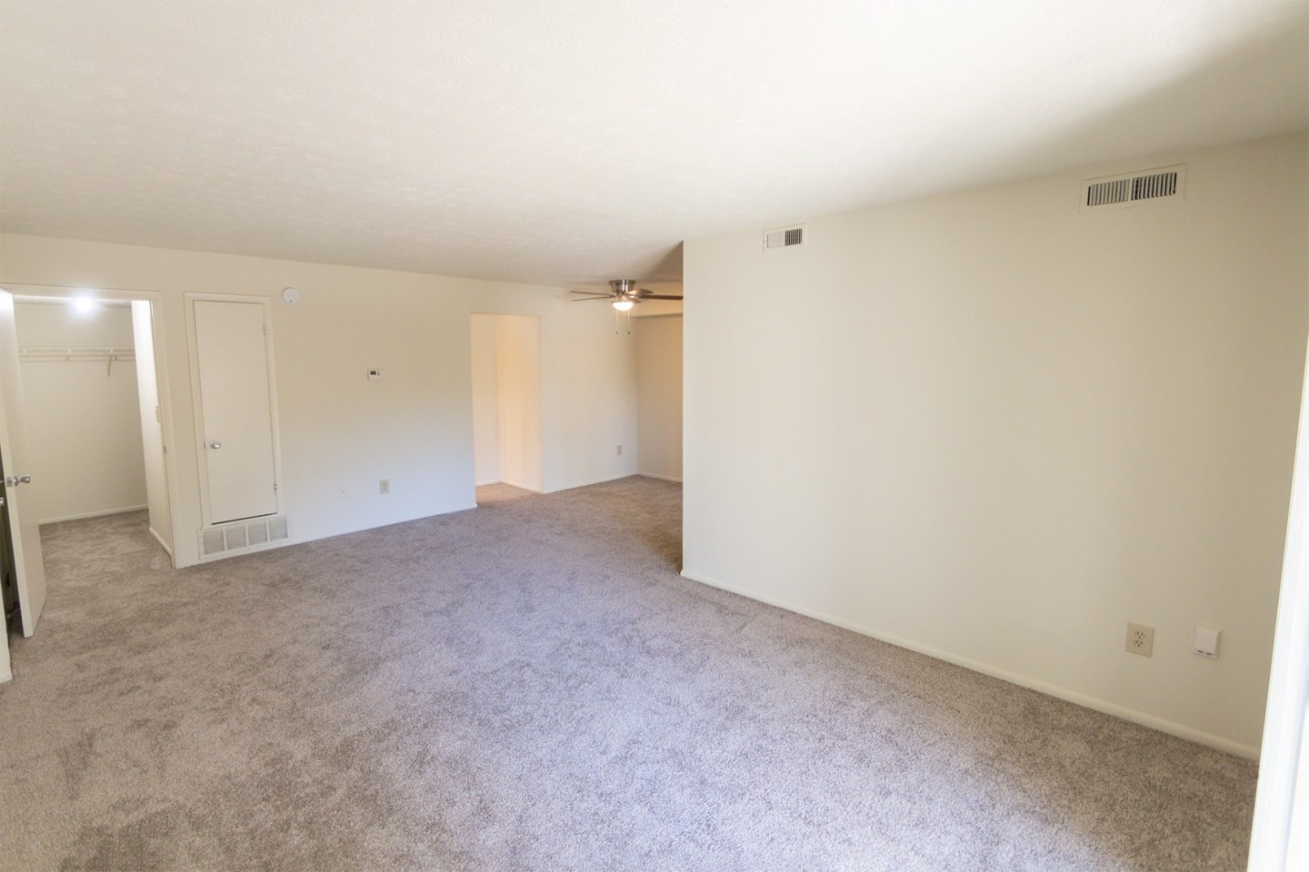 Blue Grass Manor Image 31