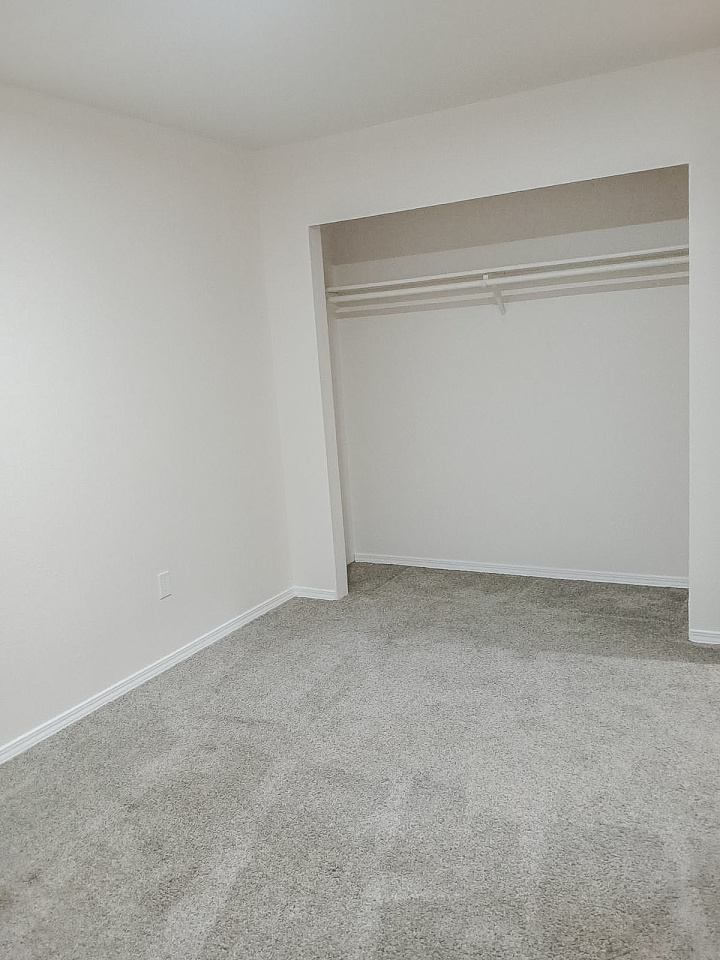 Phoenix Court Apartments Image 26