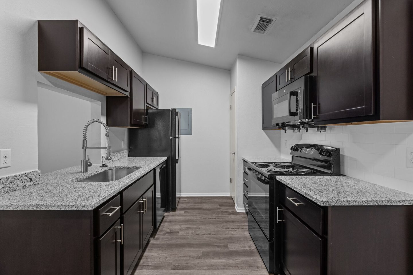 Encino Park Apartments Image 6
