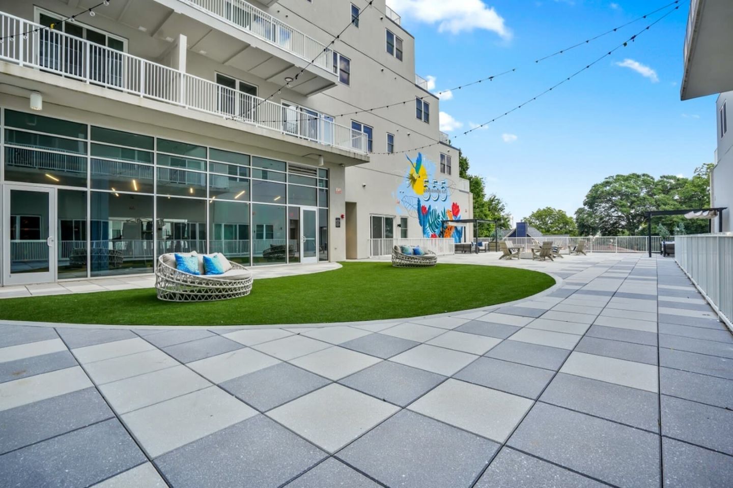 555 Boulevard Image 51