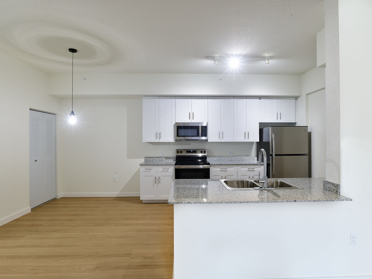 Gateway Luxury Apartments Image 9