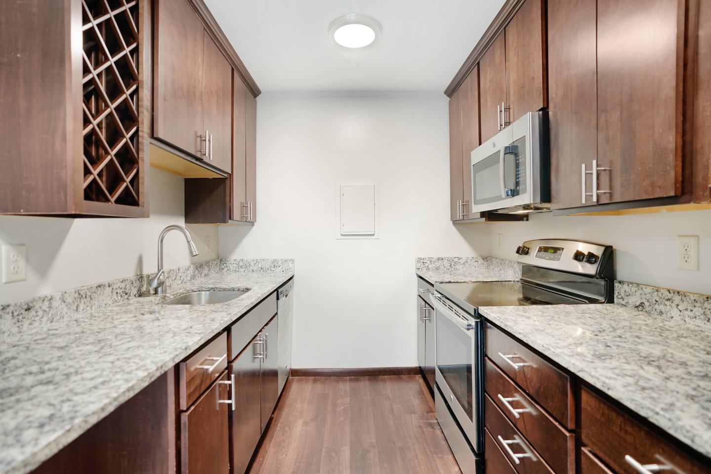 2800 Girard Image 25