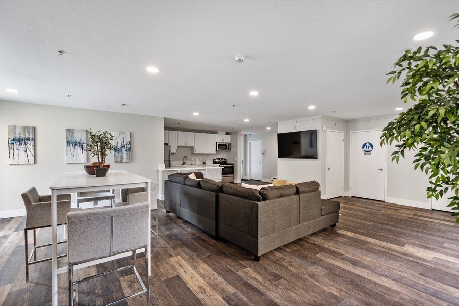 Del Norte Place Apartment Homes Image 15