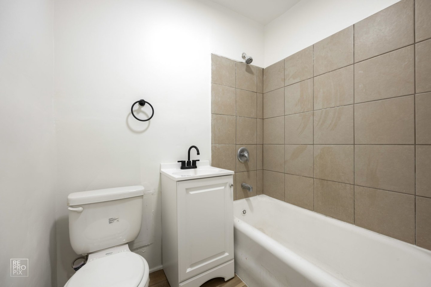 6751 S Jeffery Apartments Image 3