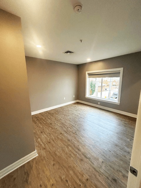 945 Kenmore Avenue Image 18