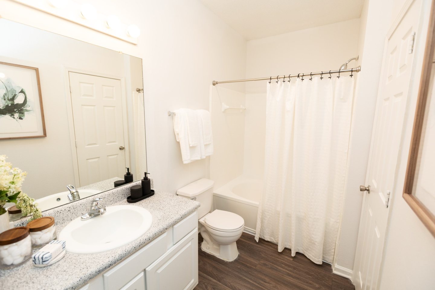 Lakeside Villas Image 19