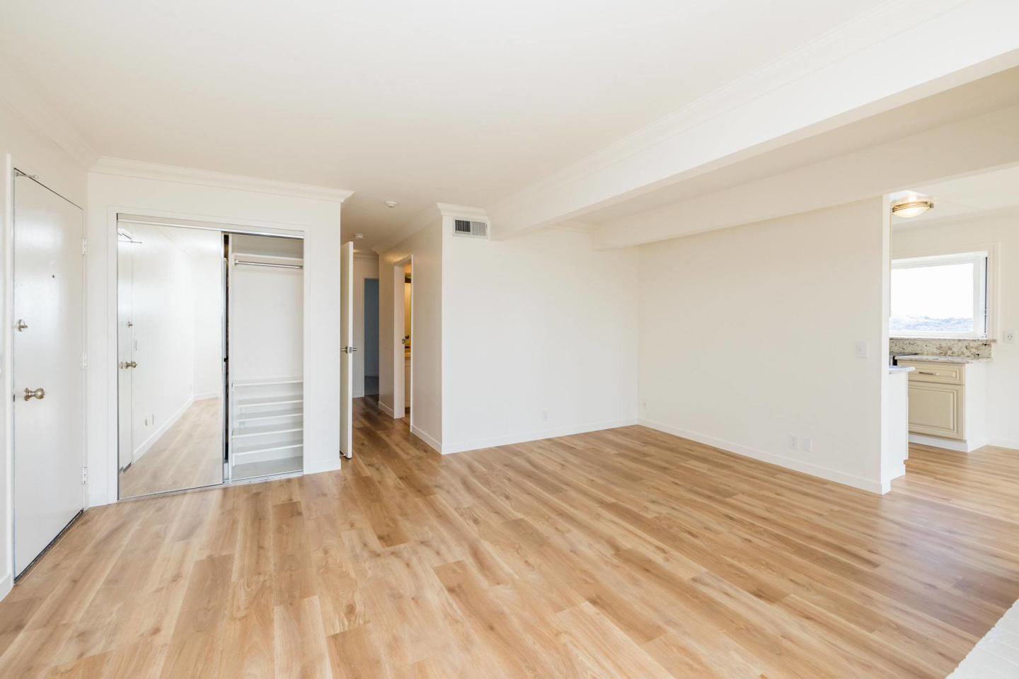 5-65 Rodeo Avenue Image 3