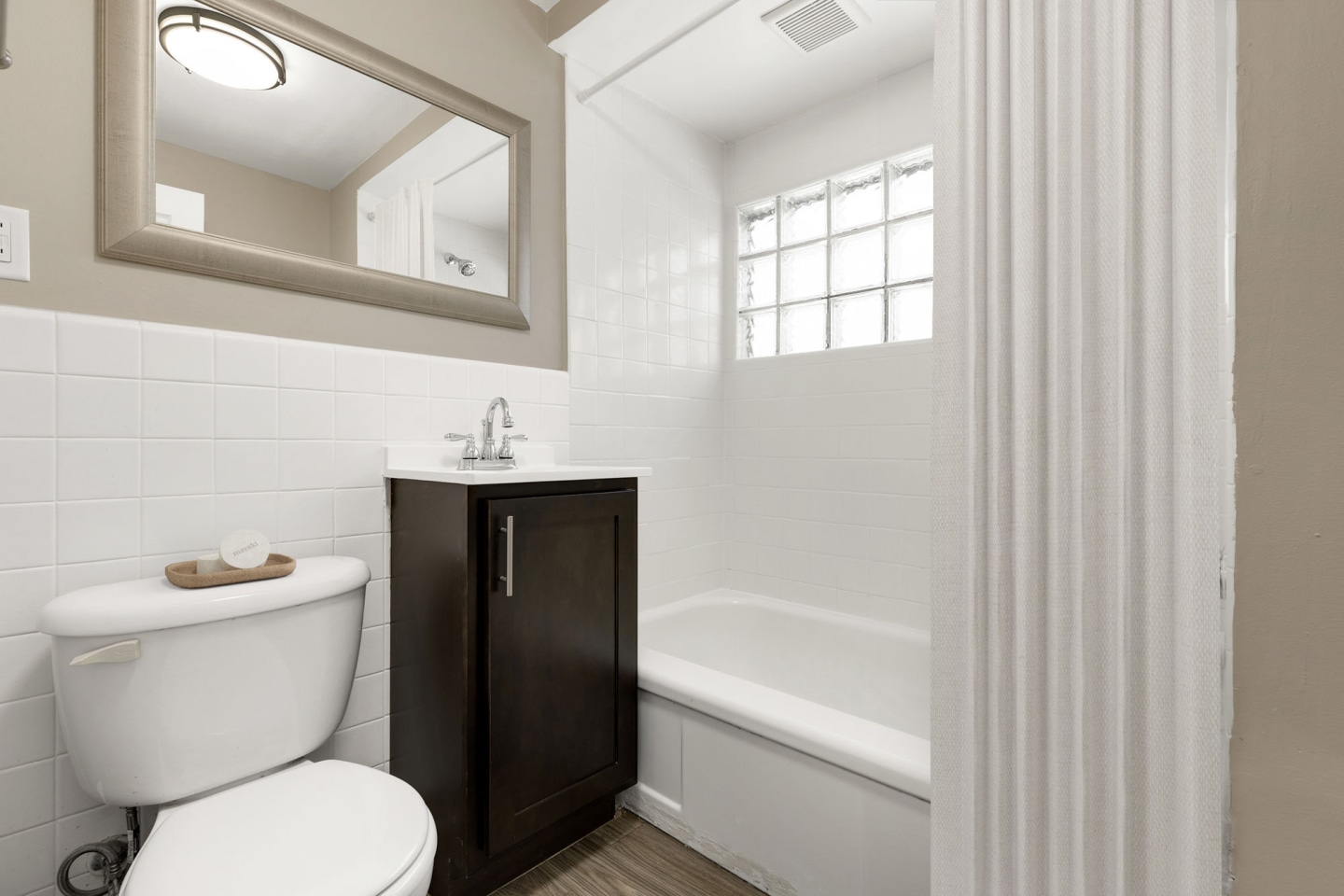 Valley Village Apartments Image 7
