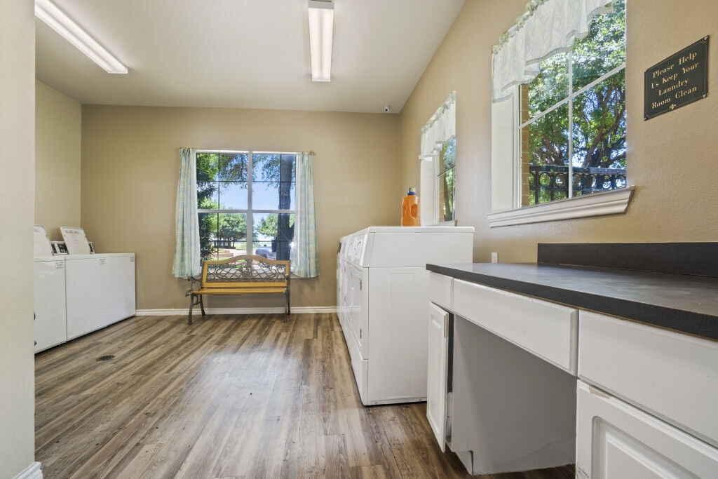 Blue Lake Villas Image 31