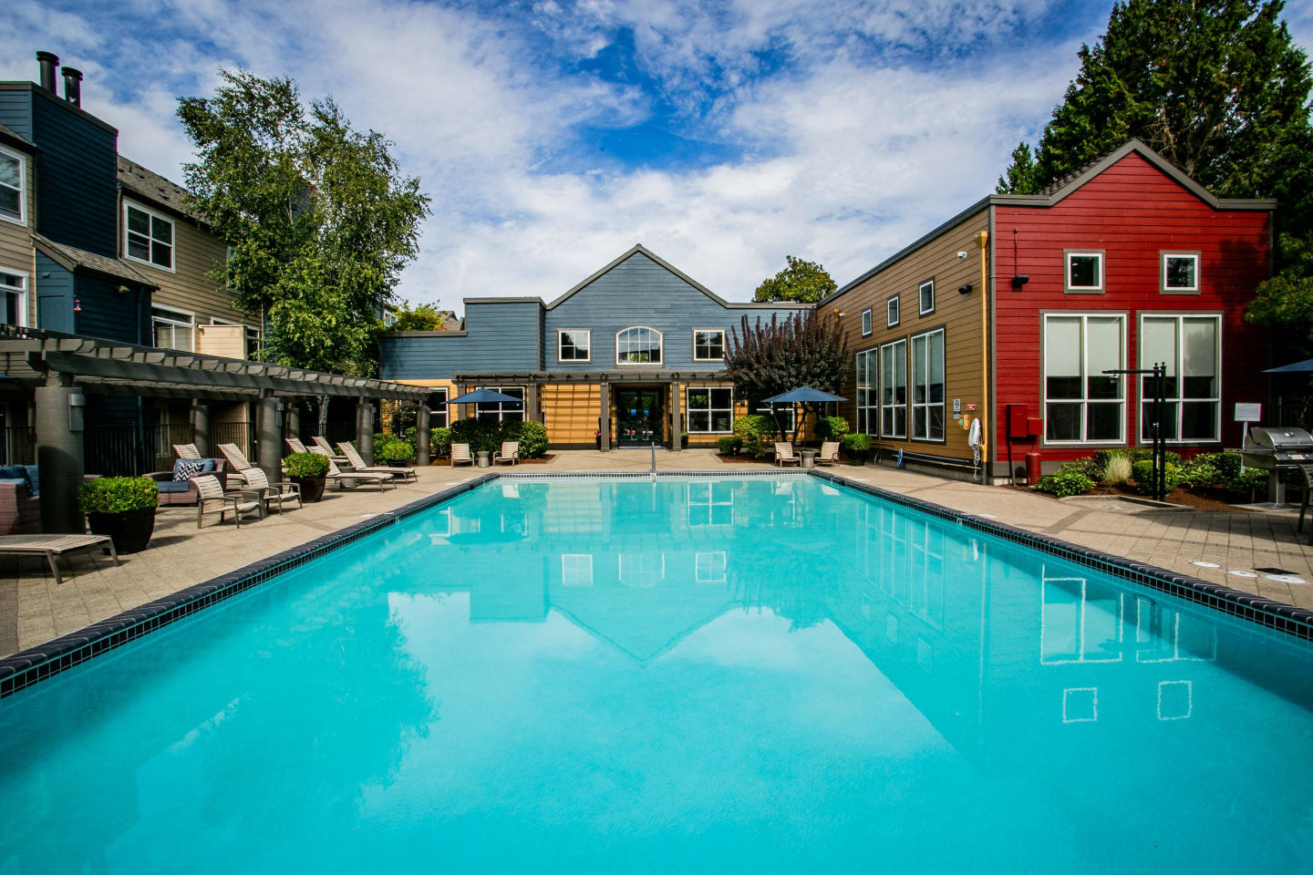 The Colonnade Luxury Townhome Apartments Image 2