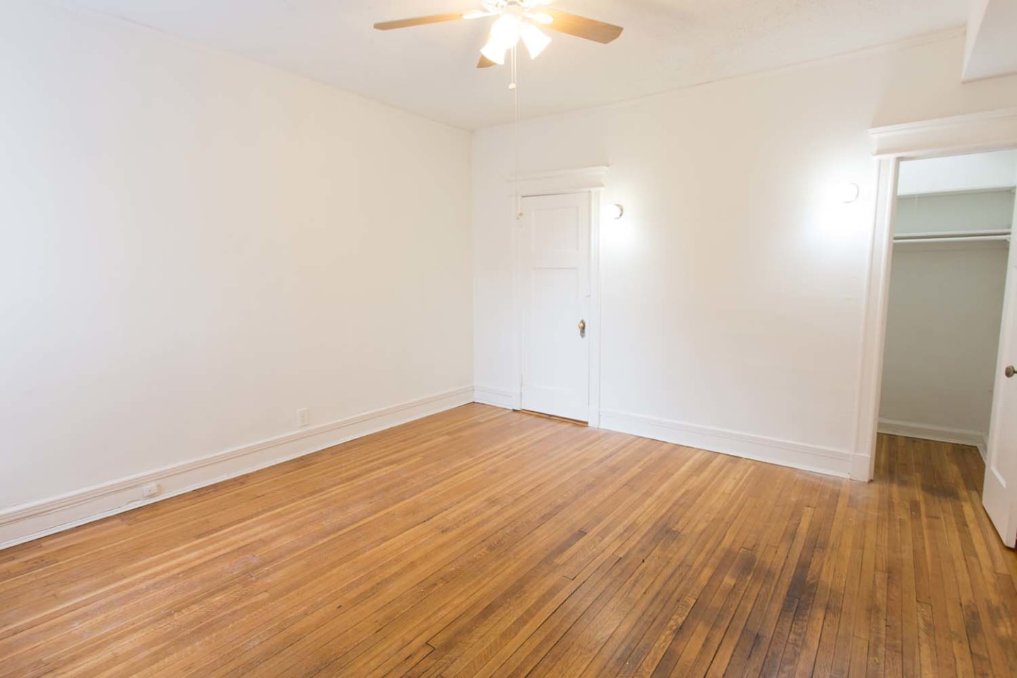 5487-5491 S. Hyde Park Boulevard Image 6