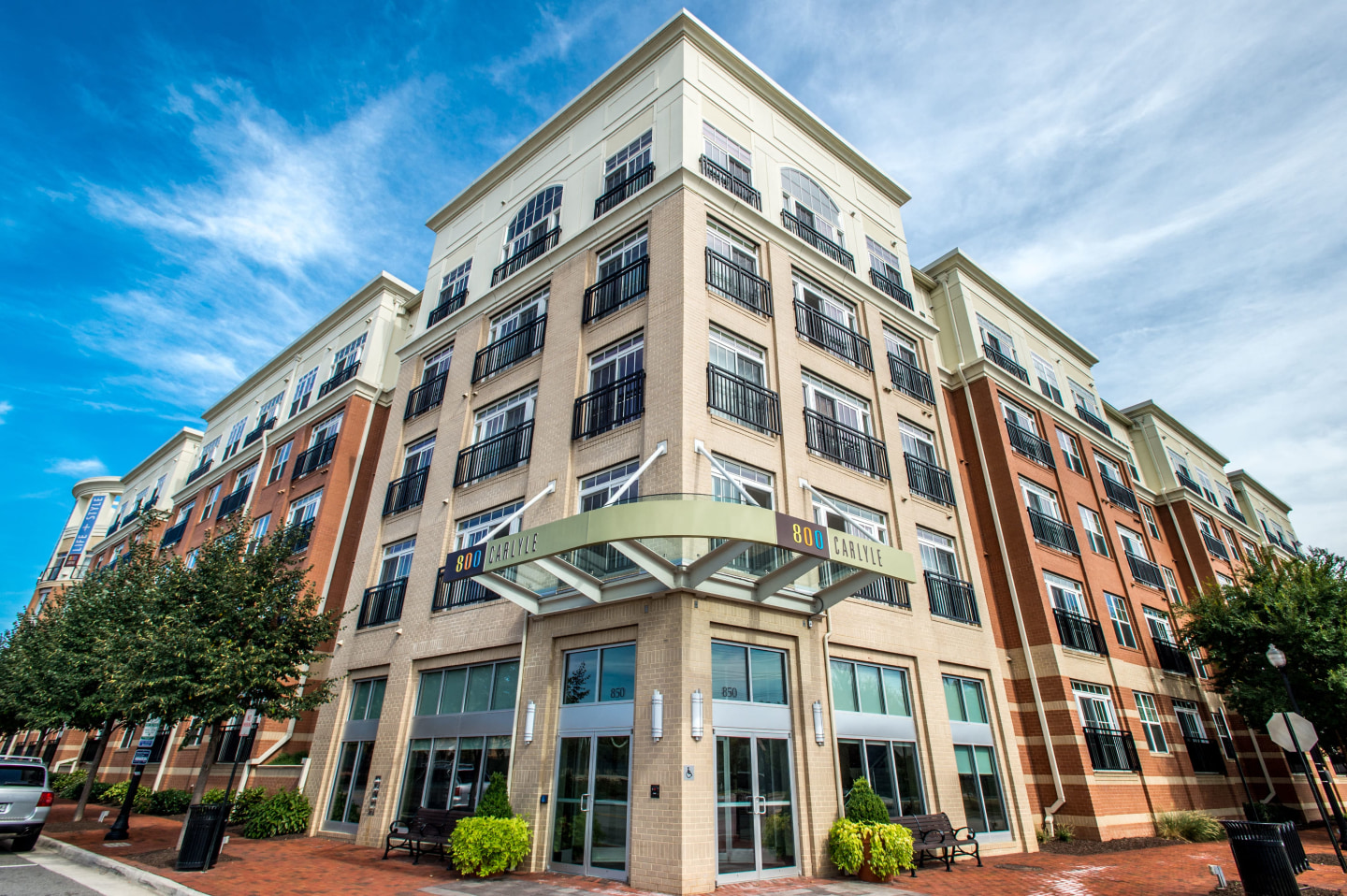 800 Carlyle Image 15