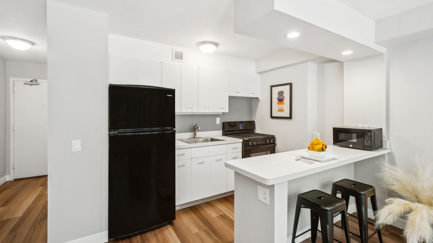 1350 Lake Shore Drive Image 15