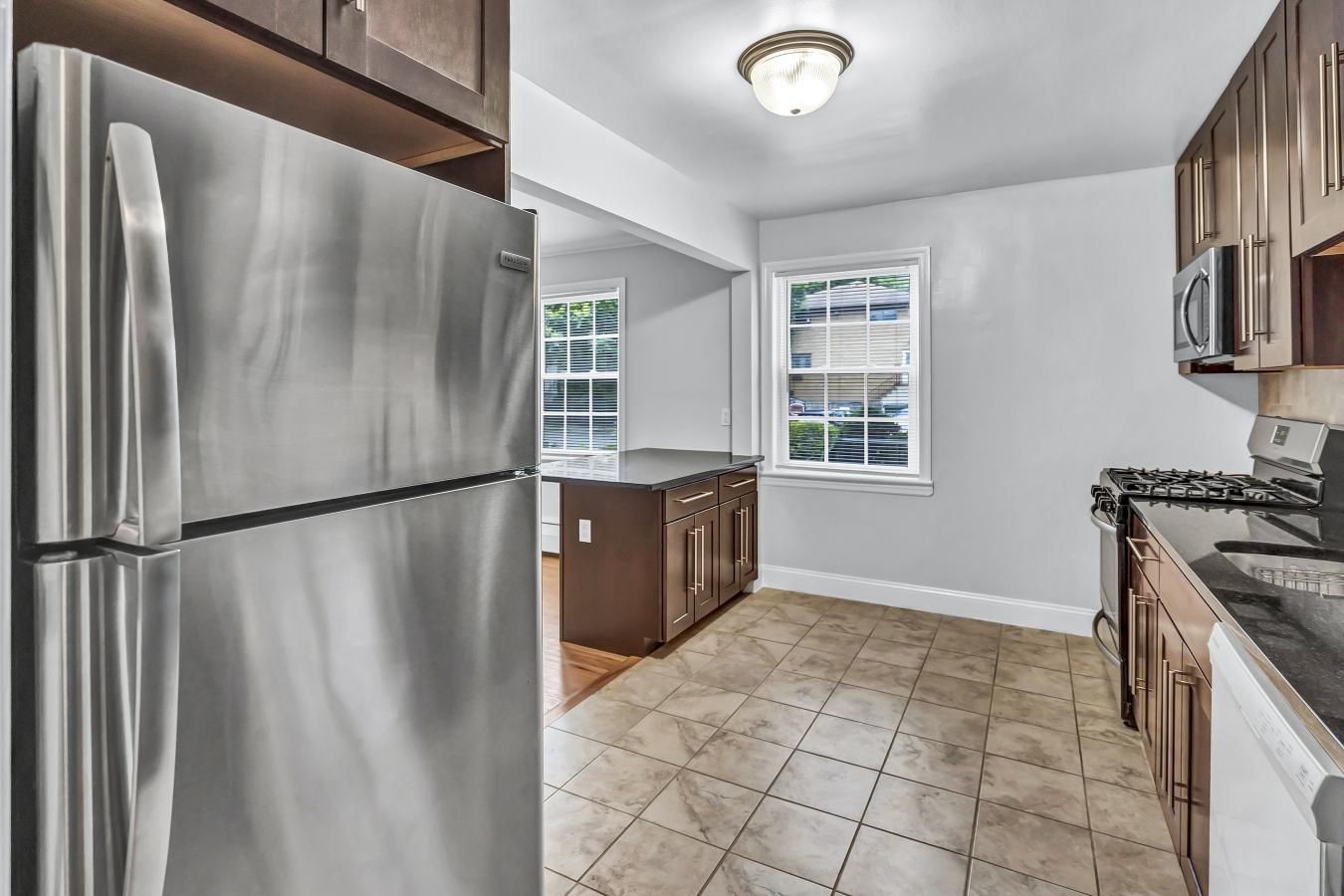 Verona Plaza Apartments Image 7