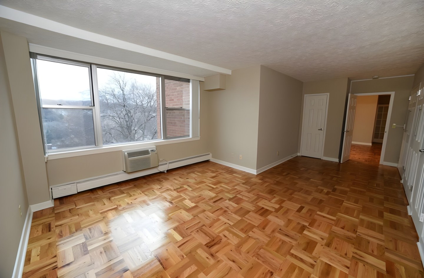 1600 East Avenue Apartments Image 19