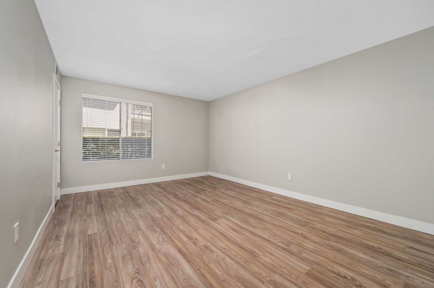 Los Robles Apartments Image 32