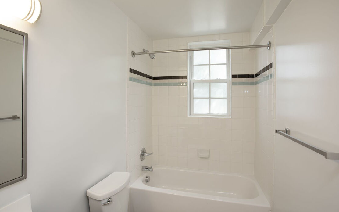 Colonial Village Apartments Image 3