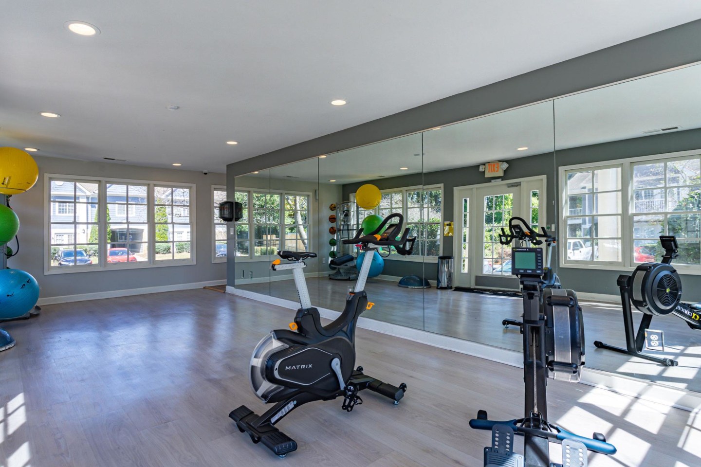 865 Bellevue Image 16