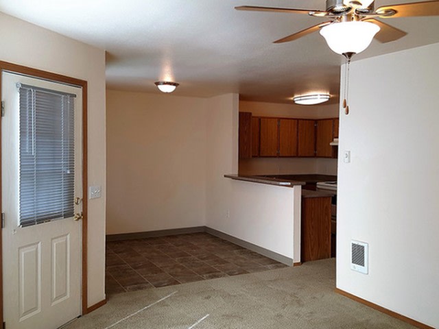 Red Rose Manor Image 11