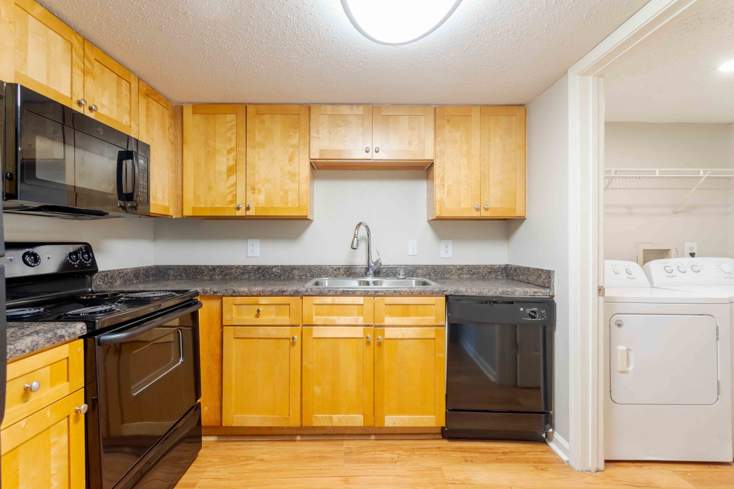 865 Bellevue Image 36