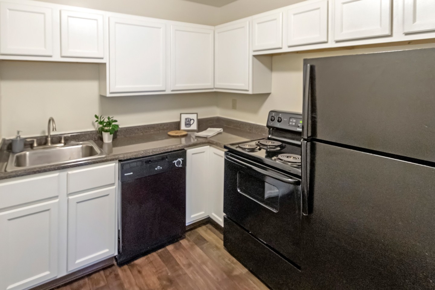 Romaine Court Image 1
