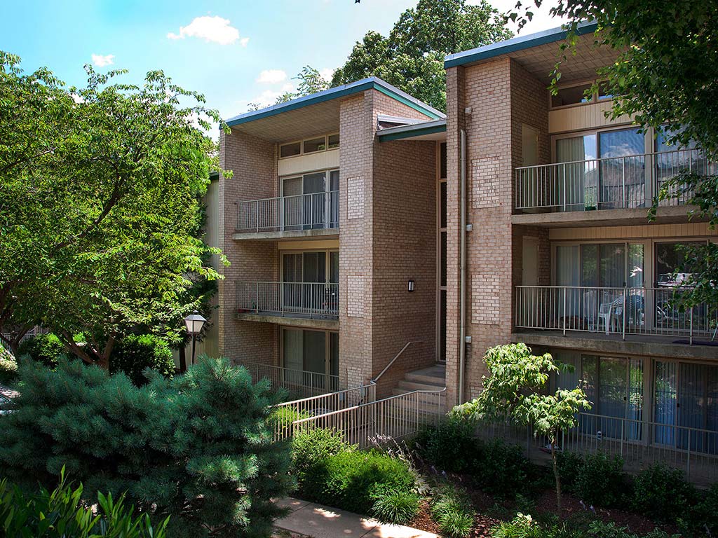 Tysons Glen and Devonshire Square Apartments & Townhomes Image 2