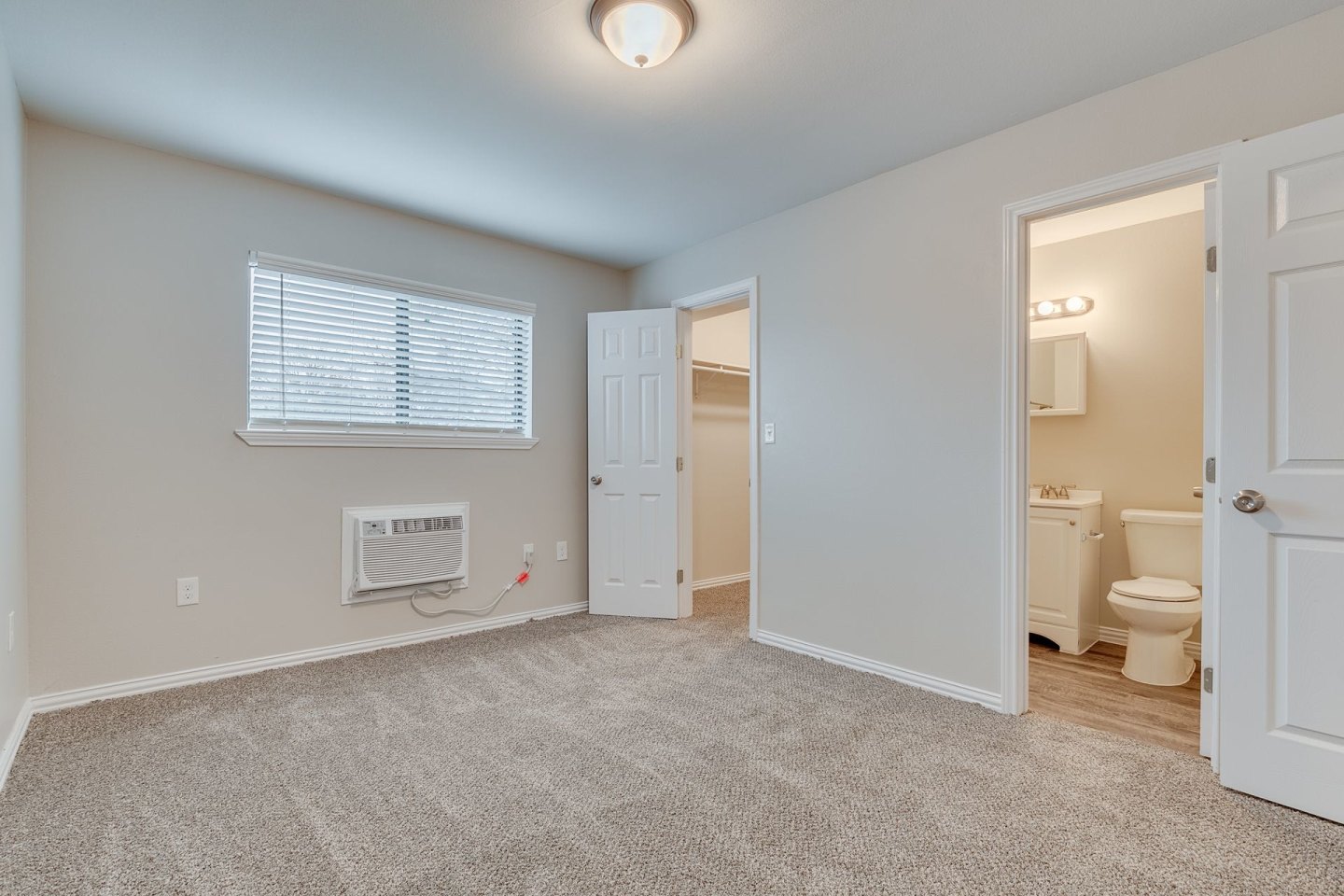 Oak Street Flats Image 42