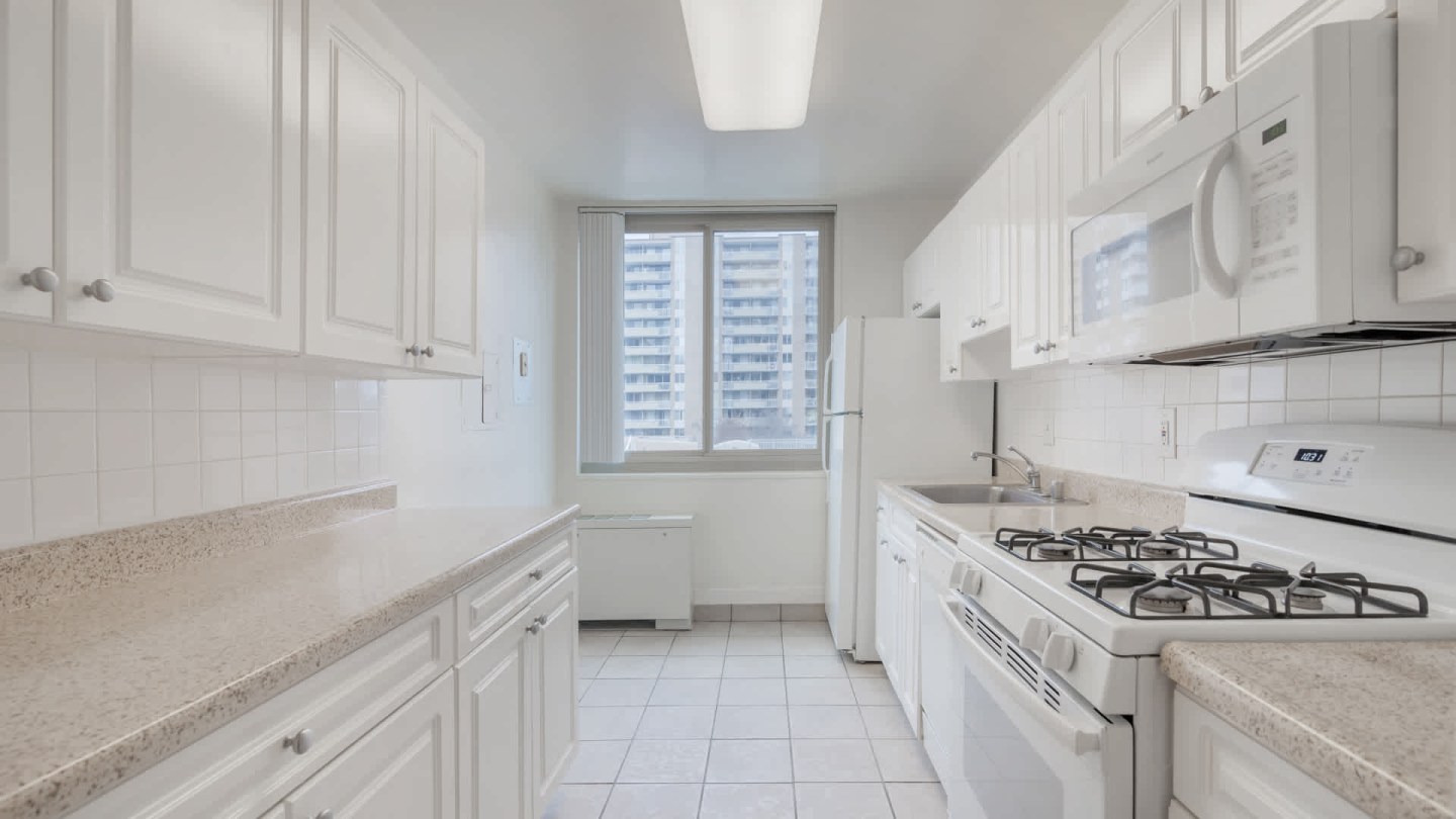 3003 Van Ness Image 9