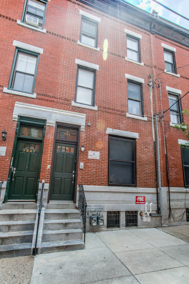 3944 Pine St Image 3