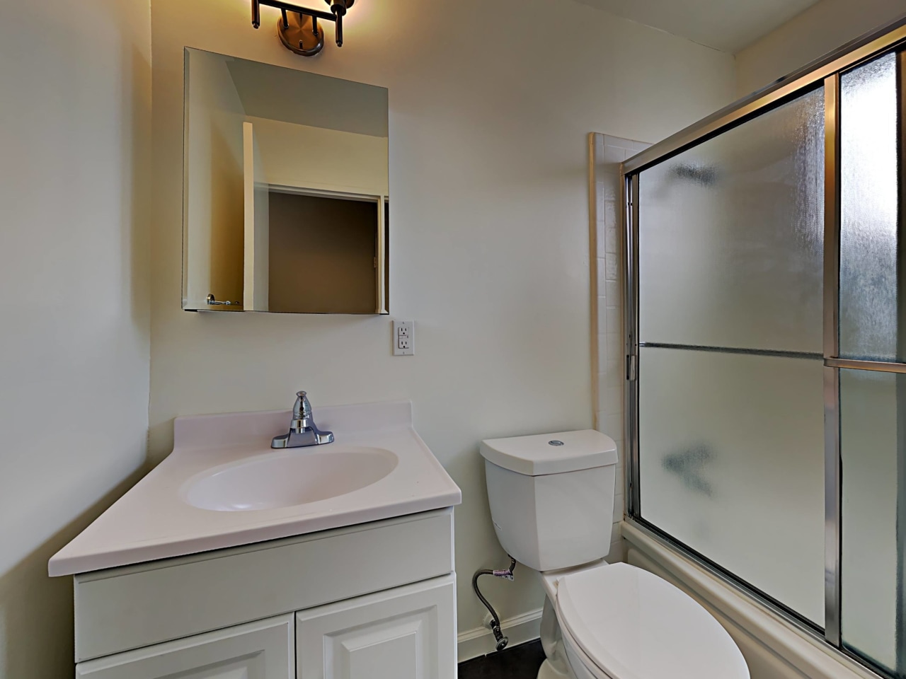 671 Vernon Image 12