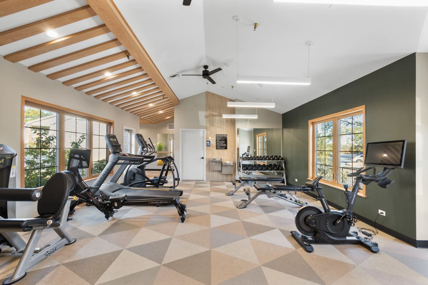 ExecuStay Avalon at Poplar Creek Image 17