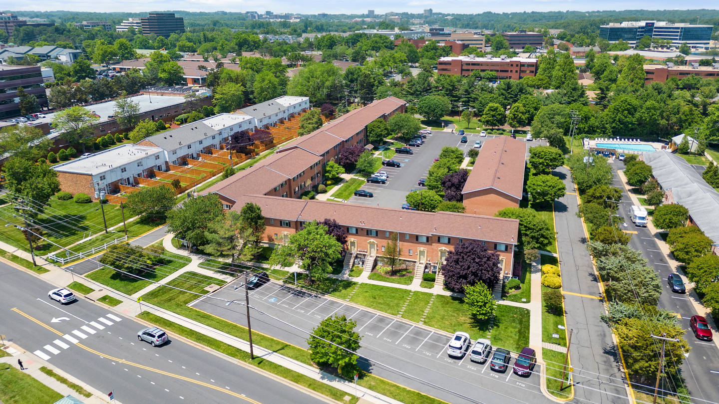 Gainsborough Court, Churchill Mews, and Copperfield Square Apartments & Townhomes Image 61