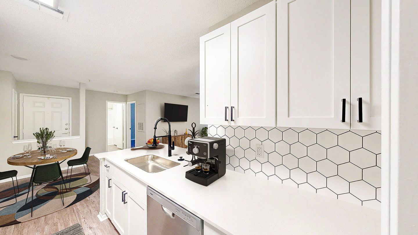 The 1800 at Barrett Lakes Apartments Image 4