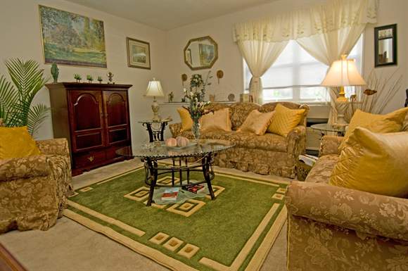 Croydon Manor Apts Image 2