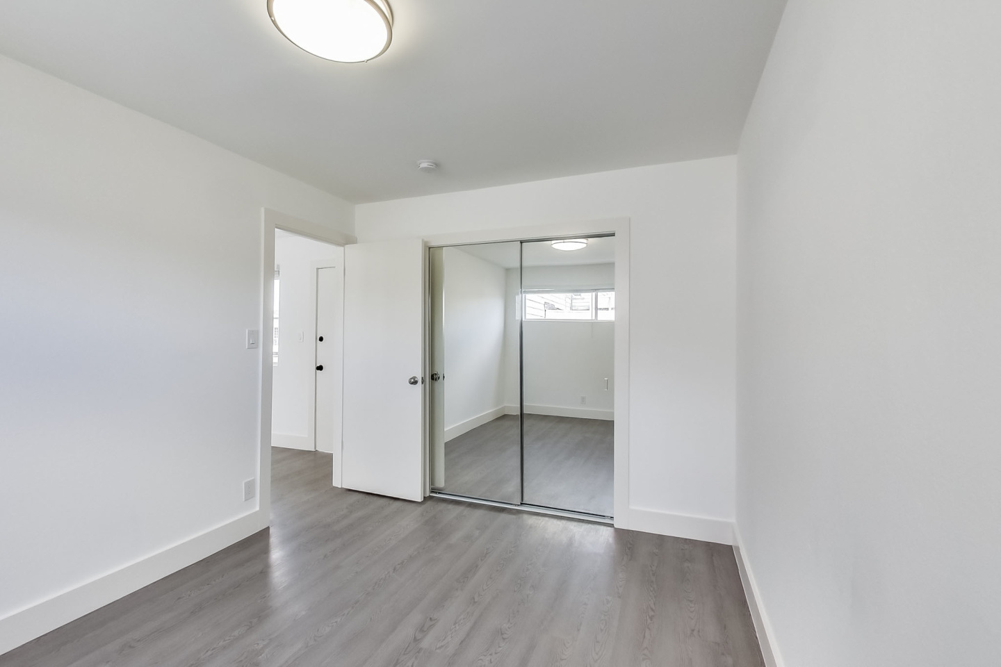 2240 LARKIN Street Image 8
