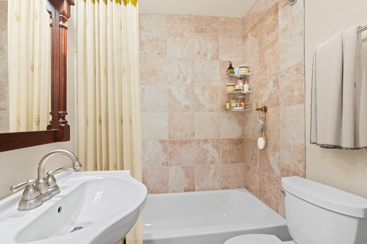 1141 Washington Image 12