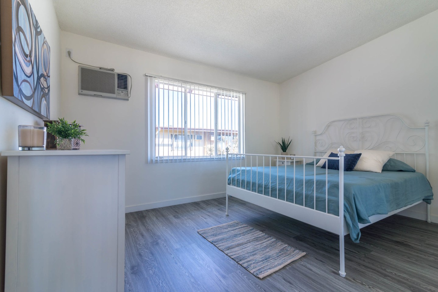 Serrano Apartments Image 23