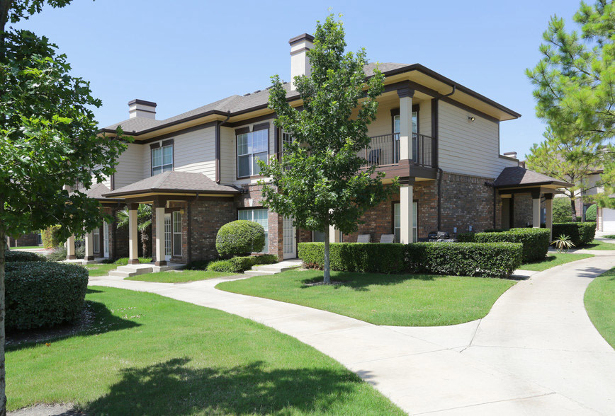 Estate Villas at Krum Image 64