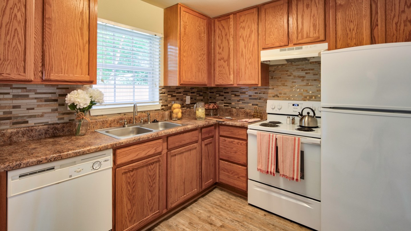 Lakeville Townhome Apartments Image 6
