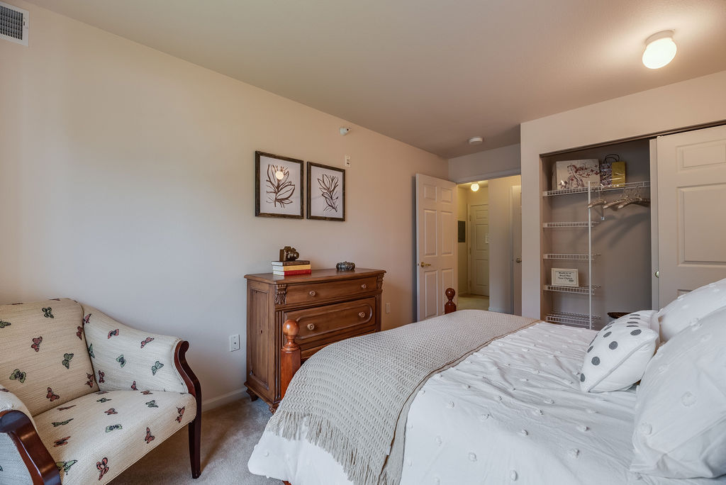 Elmhaven Manor - Senior Living Image 9