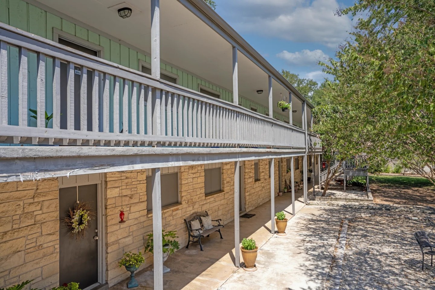Antilles Apartments Image 14