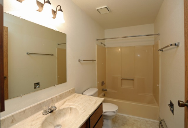 Fox River Bluff Apartments Image 36