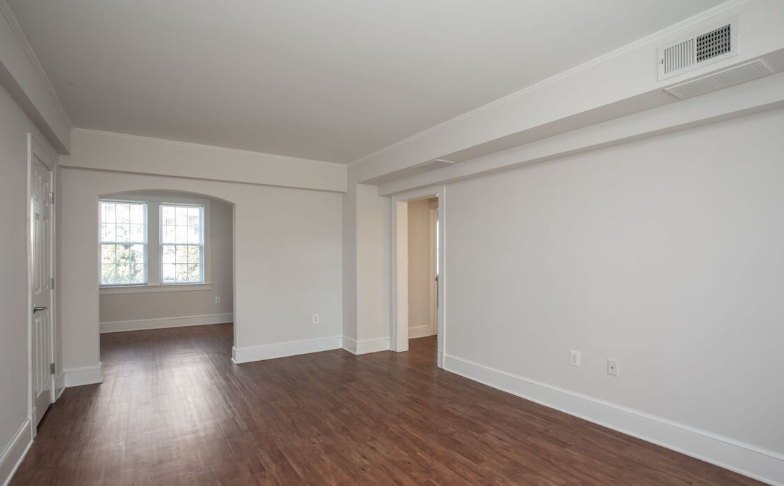 Colonial Village Apartments Image 7