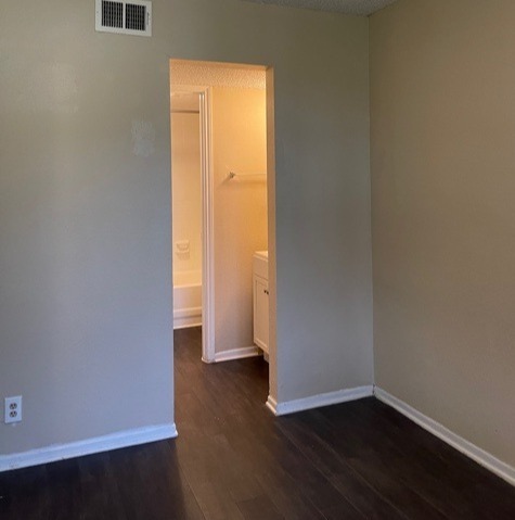 Kelly Apartments Image 12