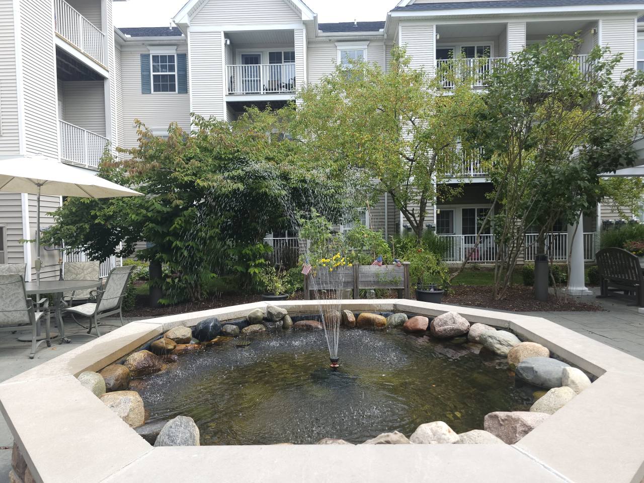 Oakhaven Manor - Senior Living Image 8
