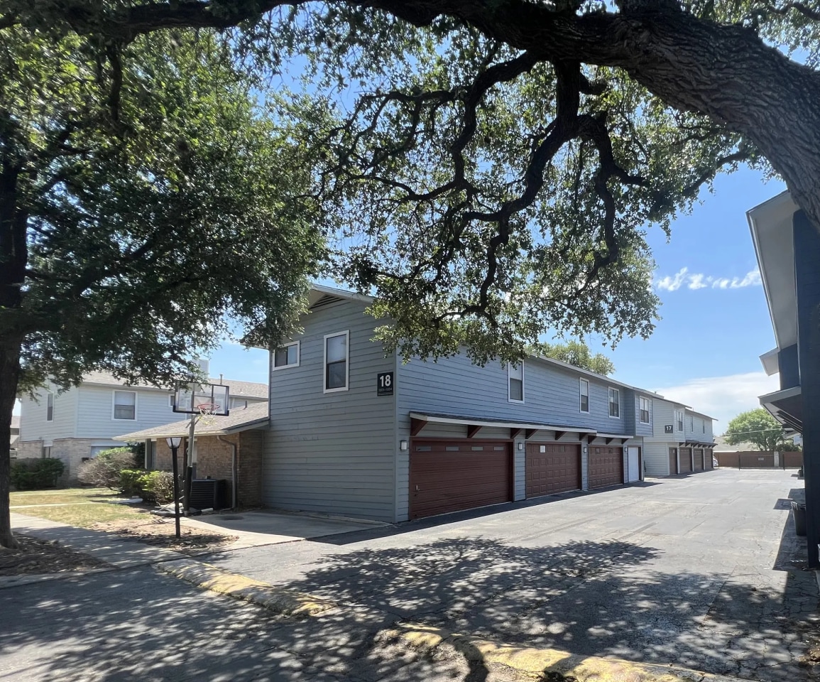 The Camaron Townhomes & Flats Image 10
