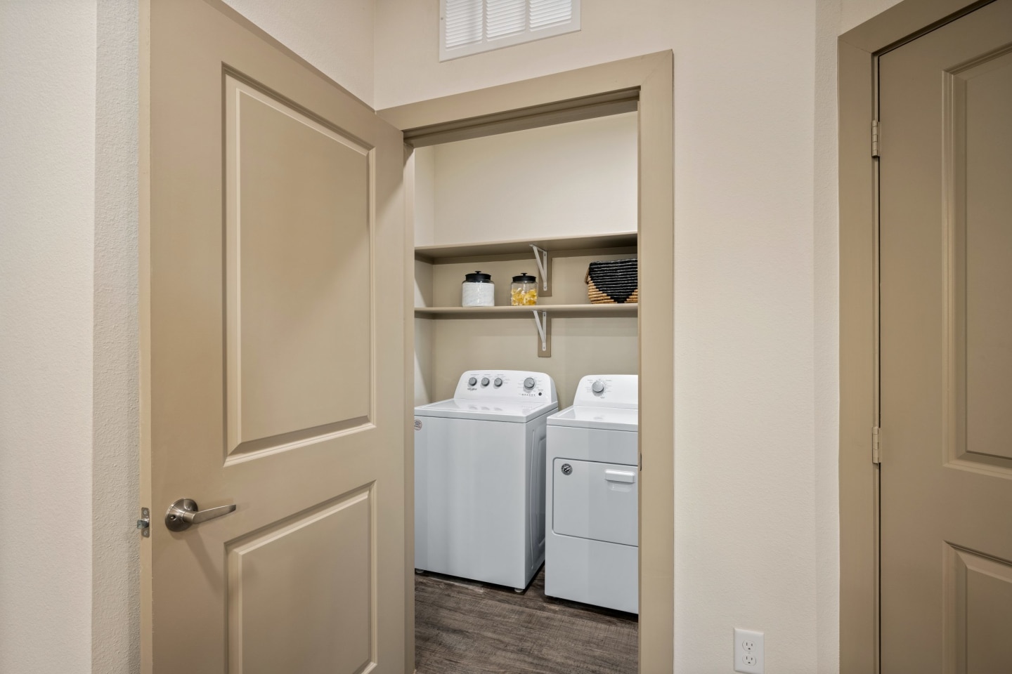 The Alexa Luxury Apartments I & II Image 7