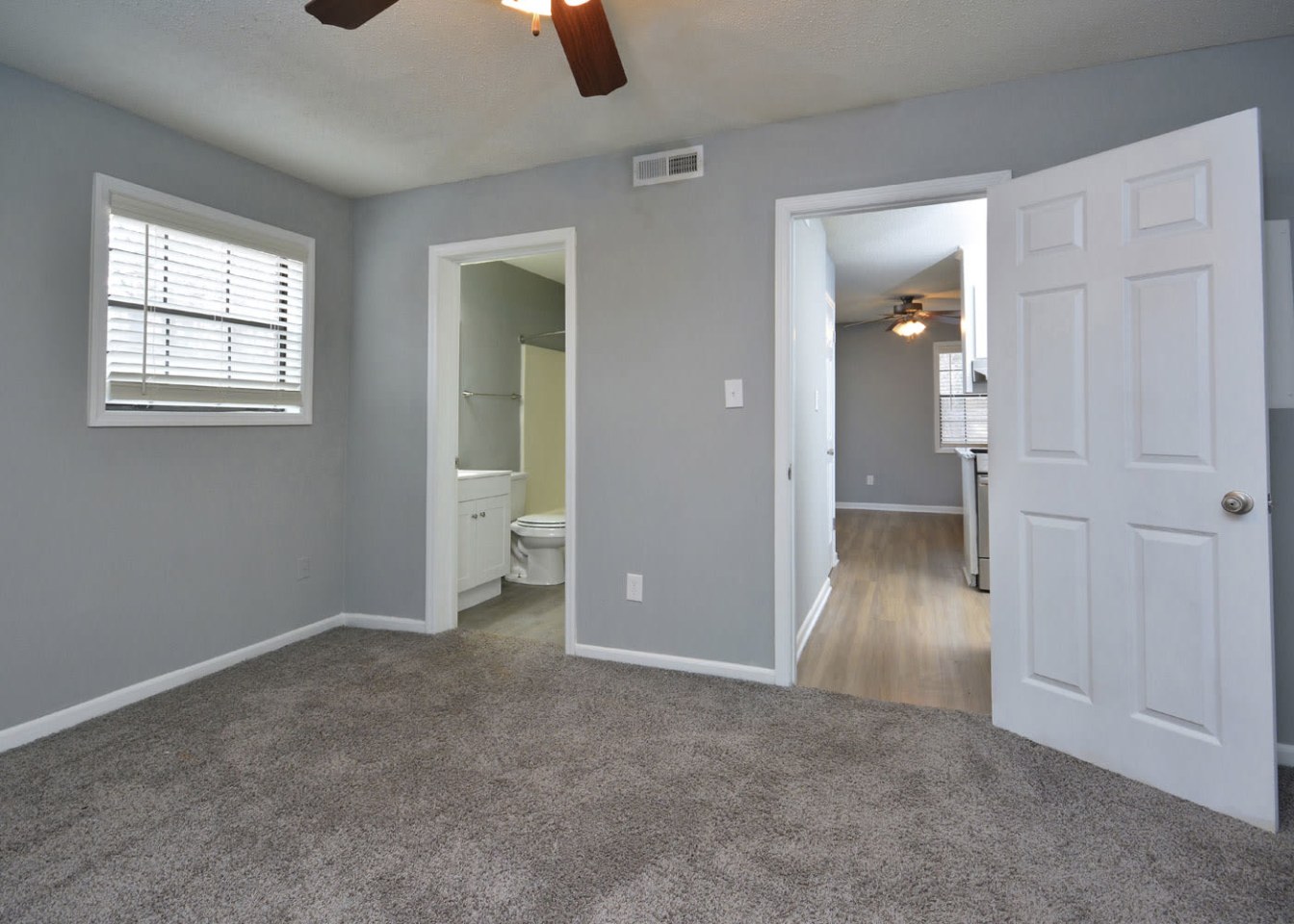 Lindsey Manor Apartments Image 6
